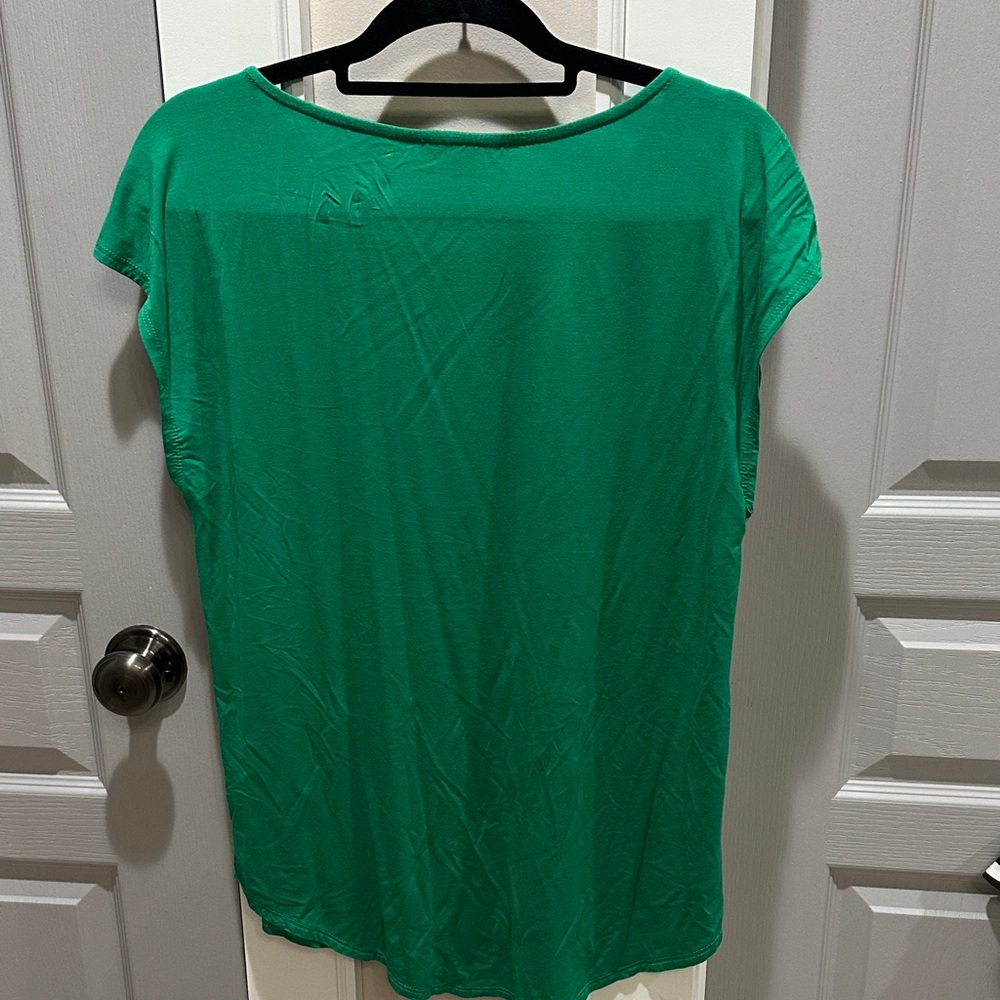 Green Envelope Vibrant Green Short Sleeve Top Flowy Blouse - Picture 5 of 5